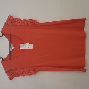 Studio JPR, Petite Large, Coral crochet sleeve top